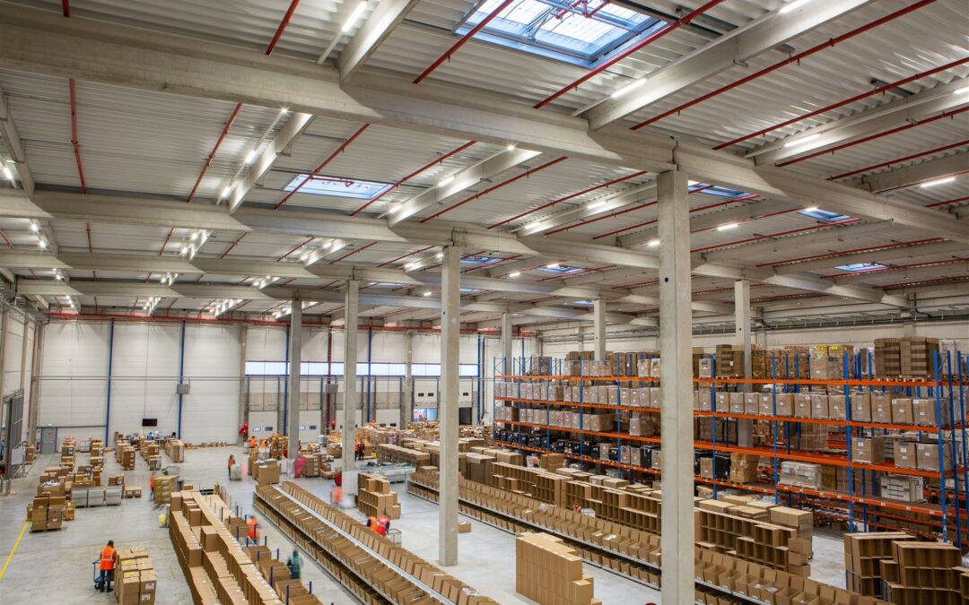 LC 3987 : a TRATO lighting solution for warehouses.