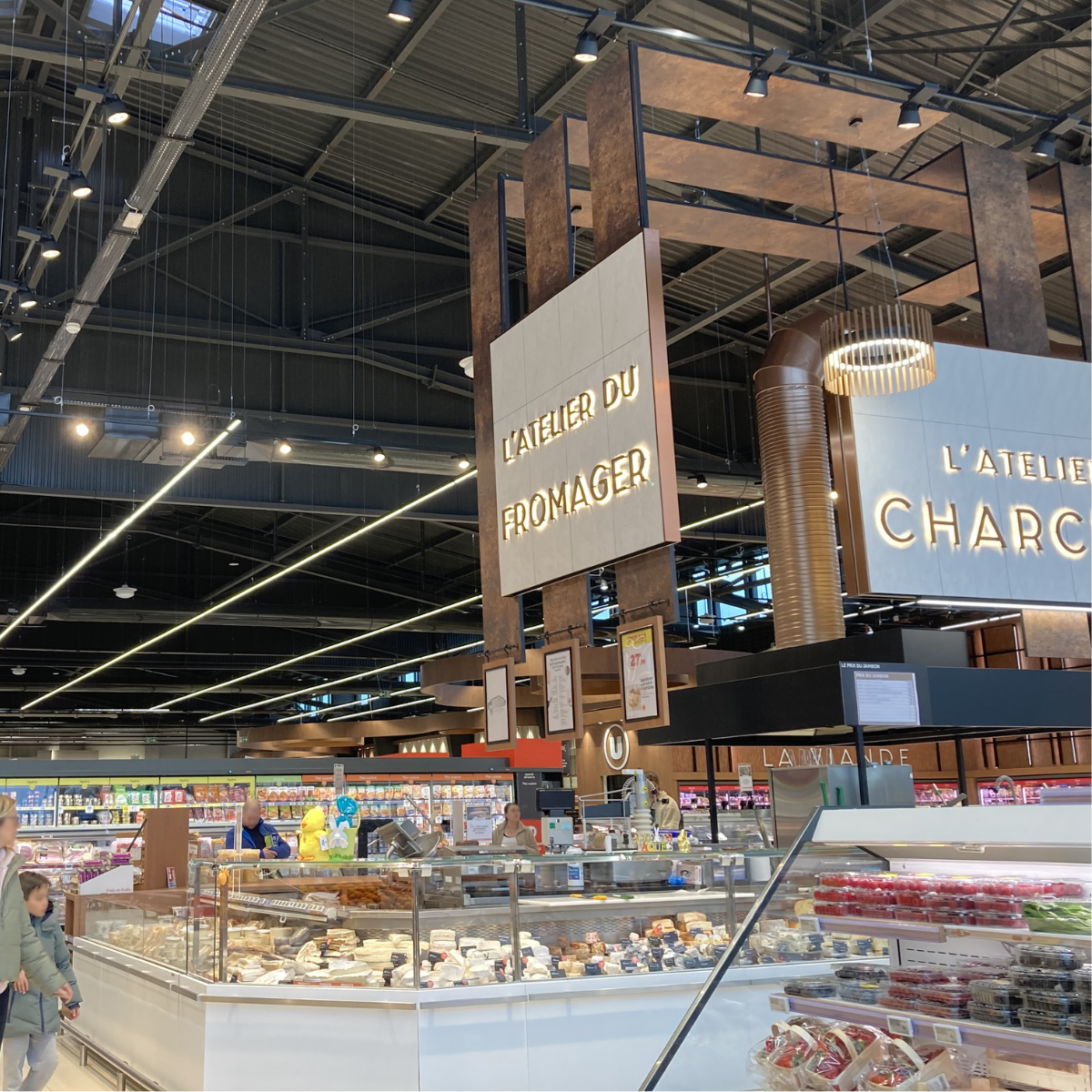 Éclairage LED rayon fromagerie boucherie grande surface alimentaire