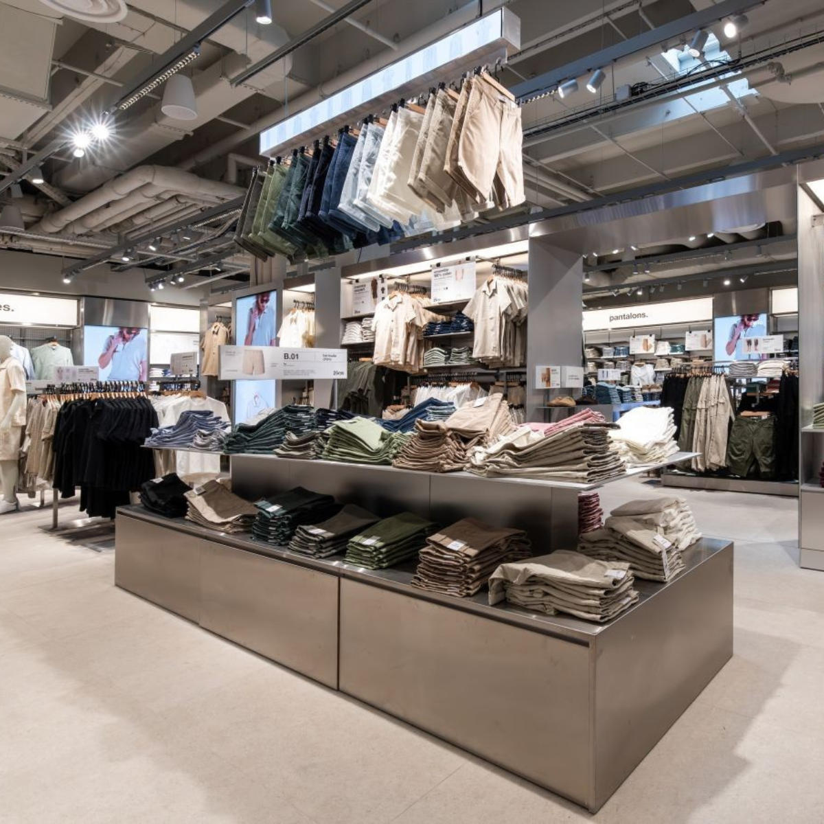 Magasin de prêt-à-porter équipé d'un éclairage retail conçu et fabriqué en France