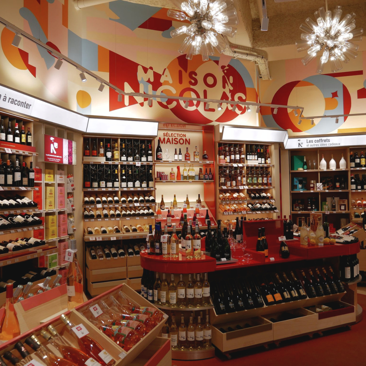 Éclairage du magasin Maison Nicolas à Saint-Ouen réalisé par TRATO avec des projecteurs sur rail PR 5084.