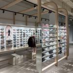 Thumbnail of http://Projecteurs%20LED%20sur%20rail%20installés%20dans%20le%20magasin%20de%20chaussures%20à%20Dijon.
